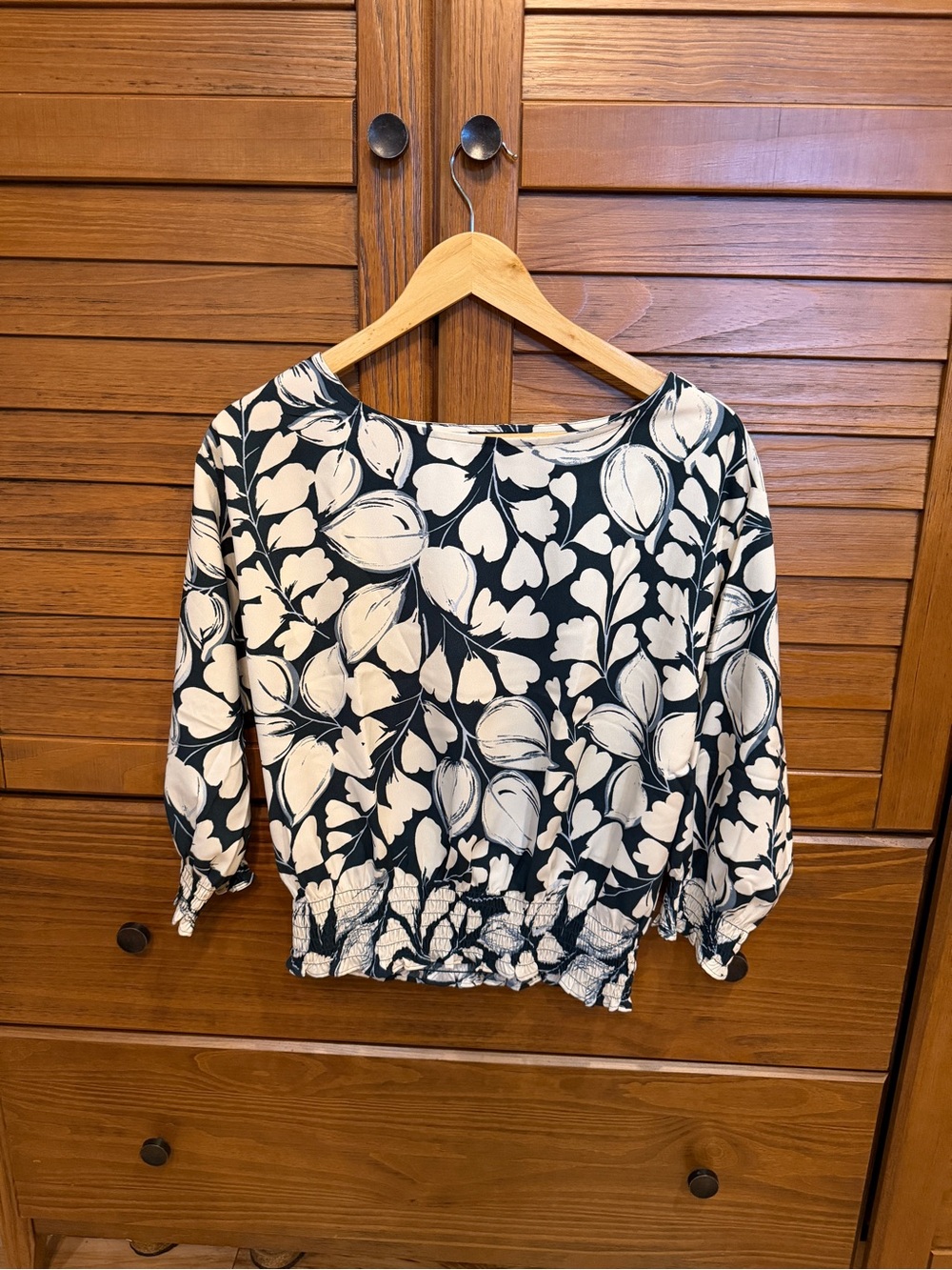 Ann Taylor Green and Cream Floral Crewneck Blouse
